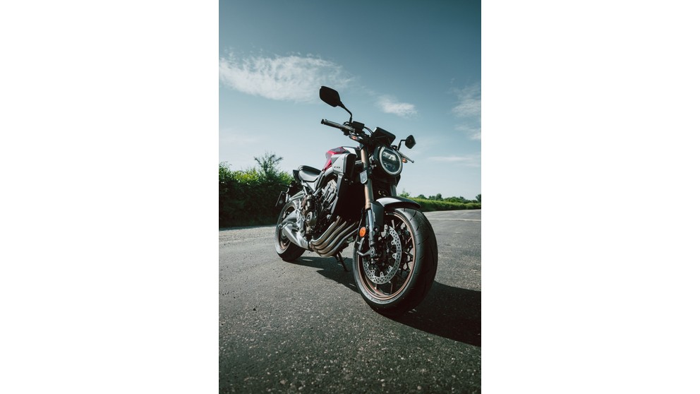 Honda CB650R E-Clutch - Imagem 11