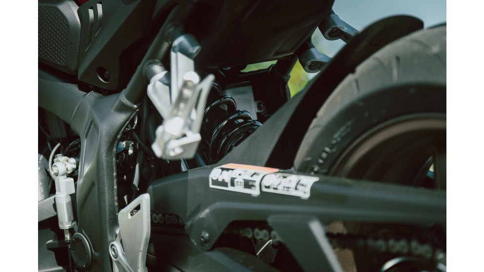 Honda CB650R E-Clutch - Imagem 14