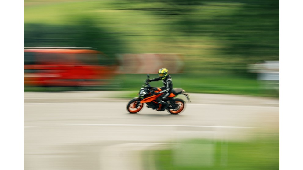 KTM 390 Duke - Imagem 18