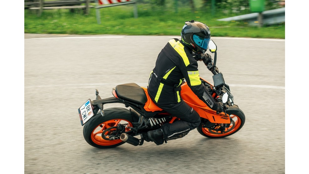 KTM 390 Duke - Imagem 12