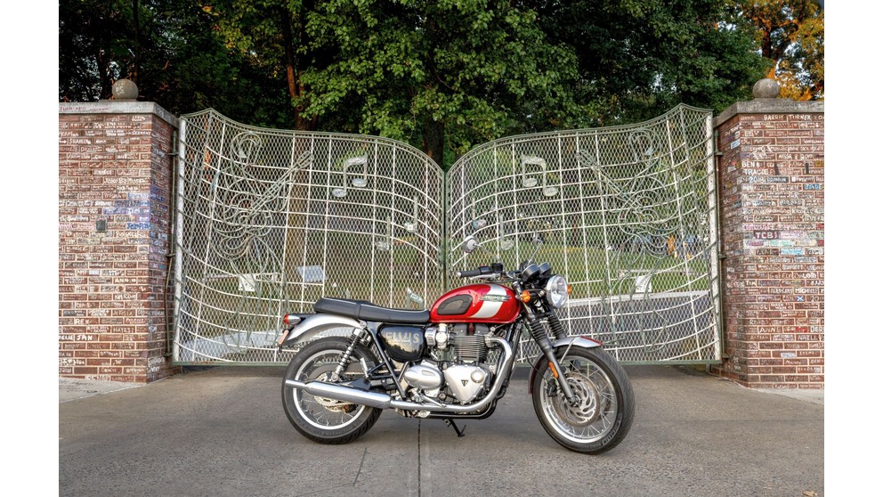 Triumph Bonneville T120 - Image 23