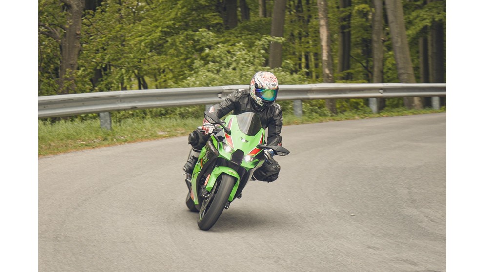 Kawasaki Ninja ZX-4RR - Слика 4