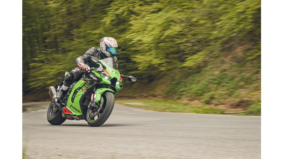 Kawasaki Ninja ZX-4RR - Imagem 21