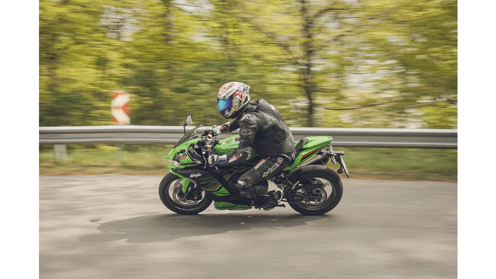 Kawasaki Ninja ZX-4RR - Imagen 19