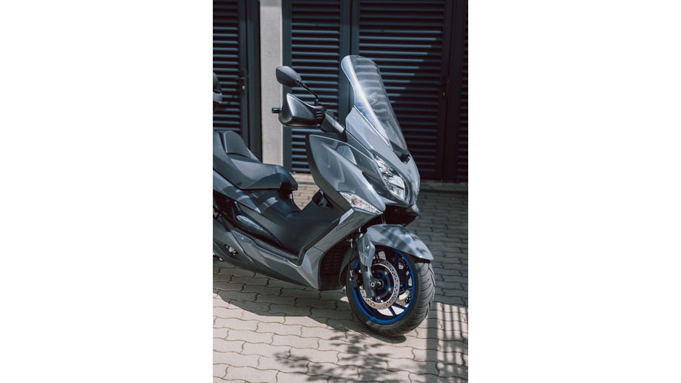 Suzuki Burgman 400 - Image 13