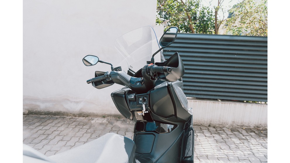 Suzuki Burgman 400 - Image 22