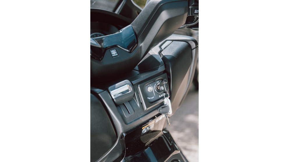 Suzuki Burgman 400 - Image 24