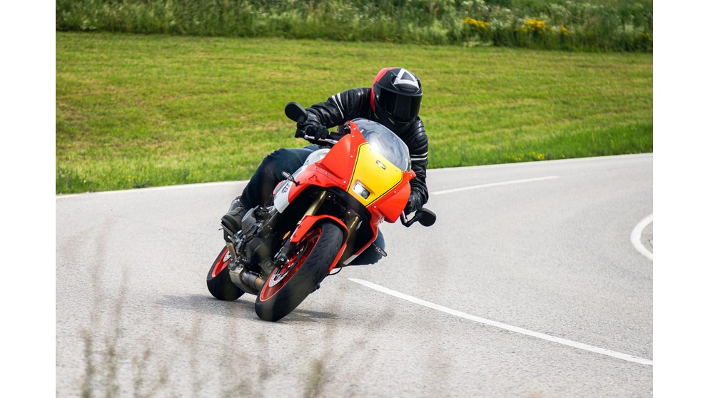 Yamaha XSR900 GP - Imagen 9