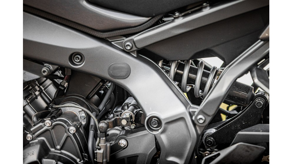 Yamaha MT-09 - Resim 21