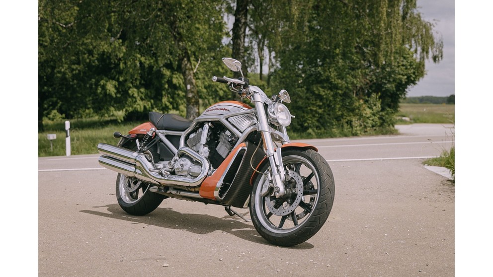 Harley-Davidson V-Rod Street Rod VRSCR - Слика 1