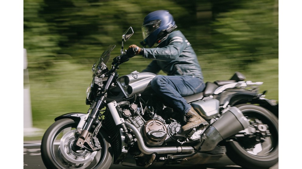 Yamaha V-MAX - Слика 24