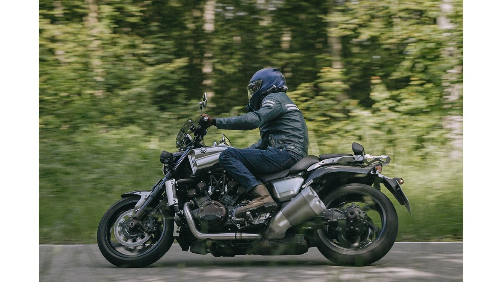 Yamaha V-MAX - Слика 20