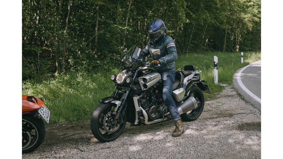 Yamaha V-MAX - Слика 6