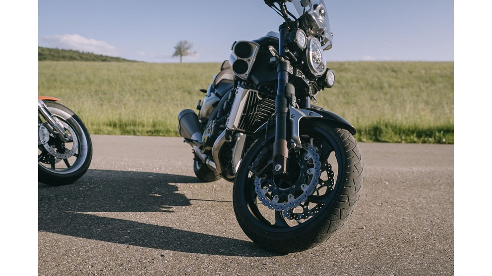 Yamaha V-MAX - Слика 21