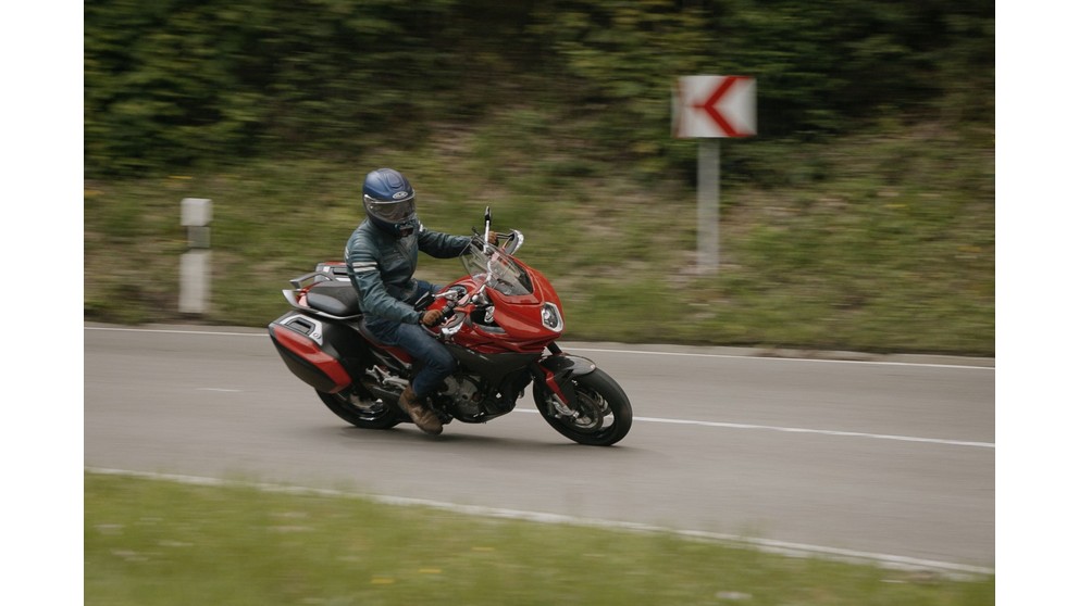 MV Agusta Turismo Veloce 800 Lusso - Imagem 21