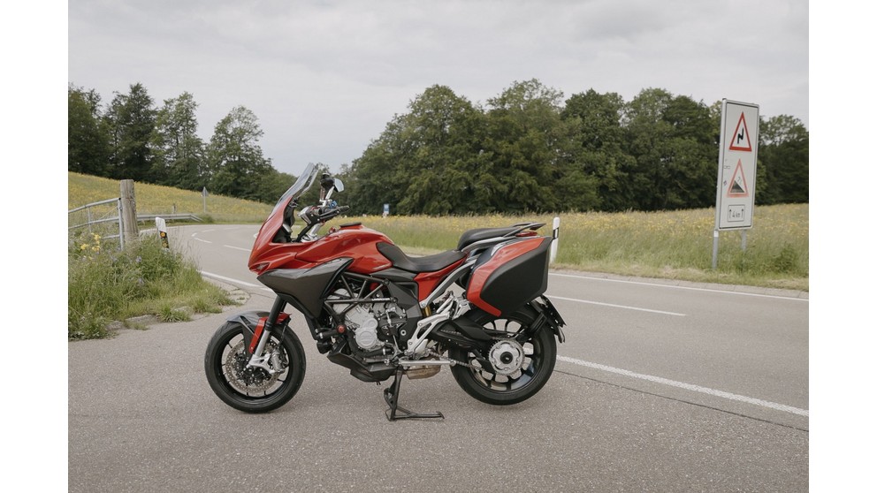 MV Agusta Turismo Veloce 800 Lusso - Bild 9