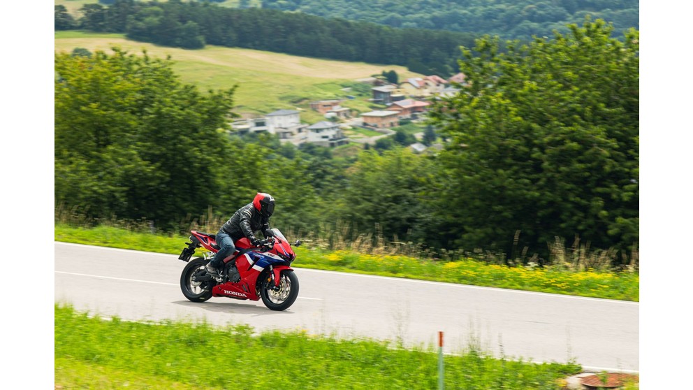 Honda CBR600RR - Image 22