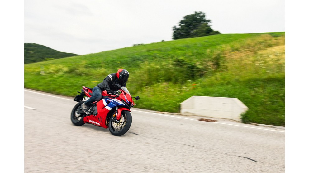 Honda CBR600RR - Image 17