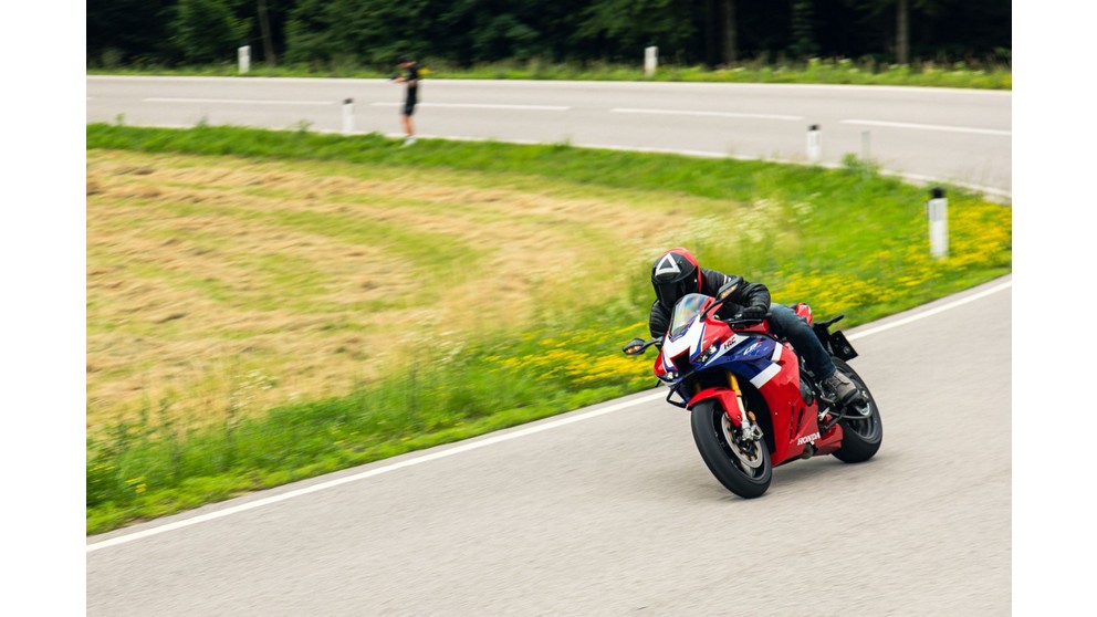 Honda CBR600RR - Image 23