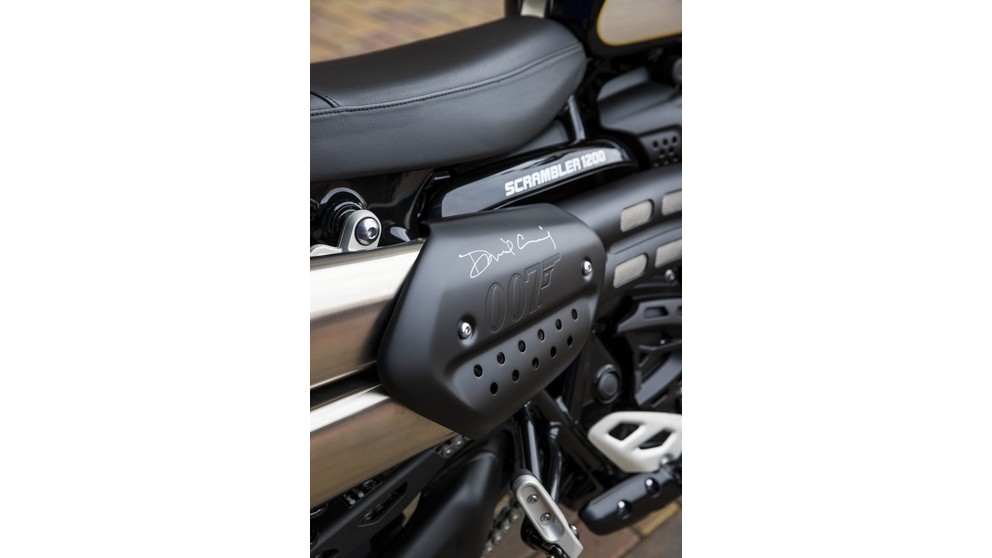 Triumph Tiger 900 Bond Edition - Image 18