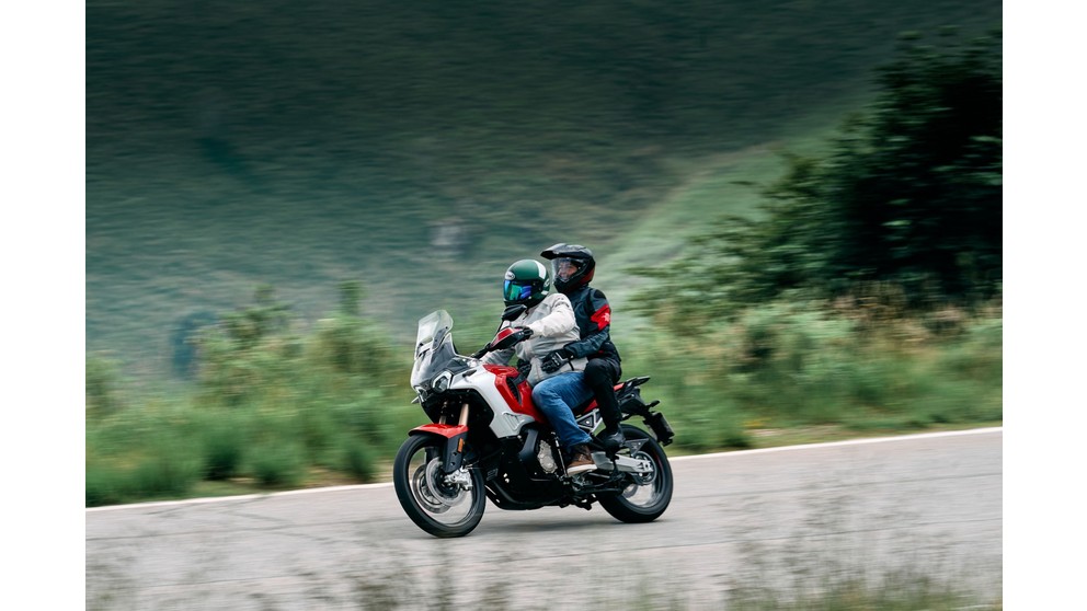 MV Agusta Enduro Veloce - Imagen 17