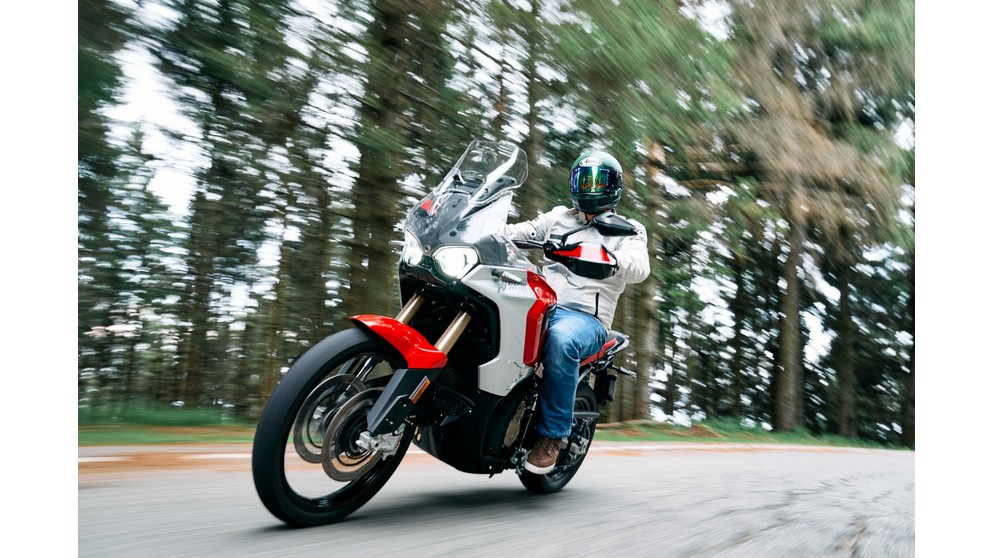 MV Agusta Enduro Veloce - Imagem 19