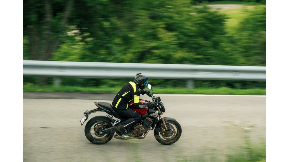 Honda CB650R E-Clutch - Obrázek 21