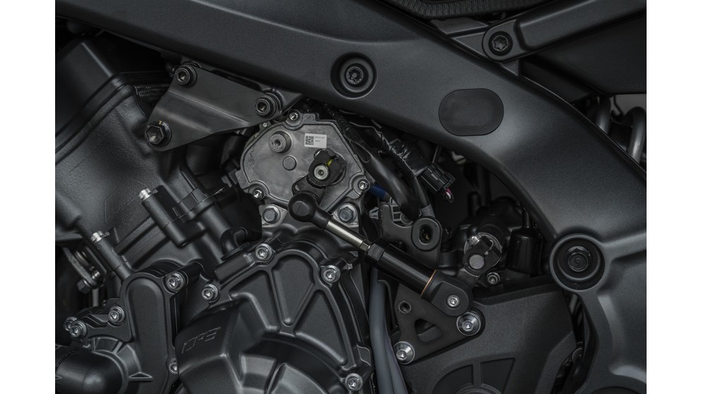 Yamaha MT-09 Y-AMT - Imagem 17