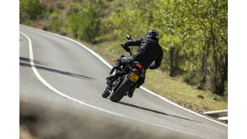 Yamaha MT-09 Y-AMT - Imagem 24