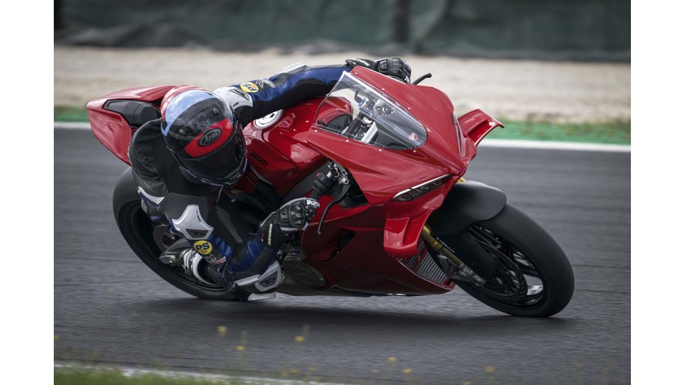 Ducati Panigale V4 S - Imagem 18