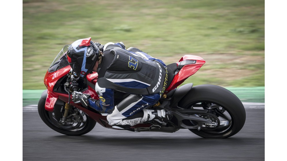 Ducati Panigale V4 S - Image 12