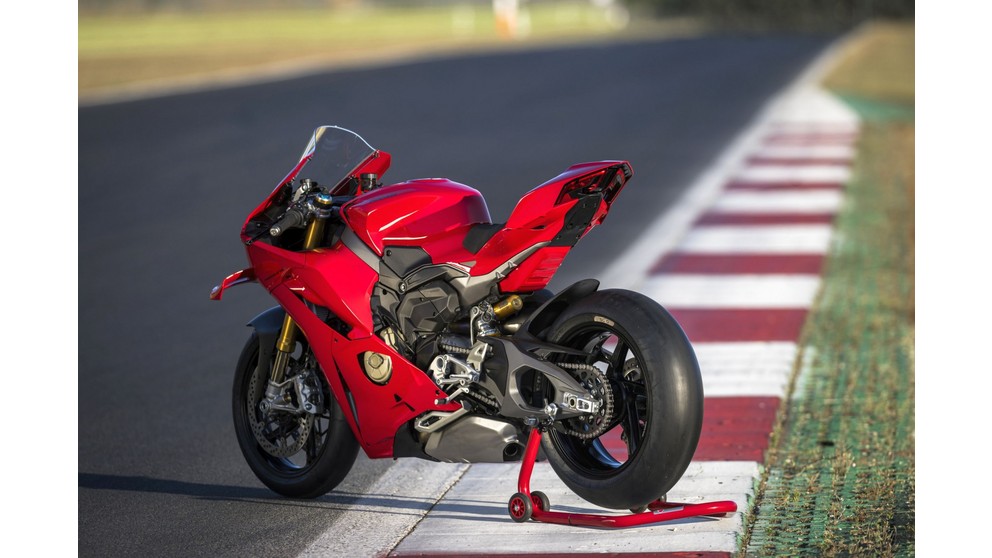 Ducati Panigale V4 S - Слика 22