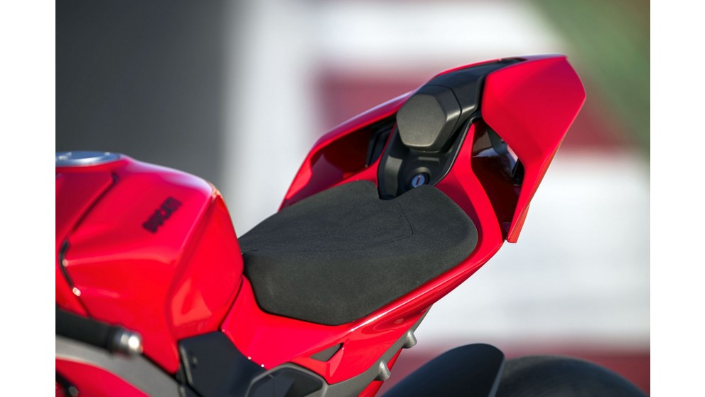 Ducati Panigale V4 S - Image 23