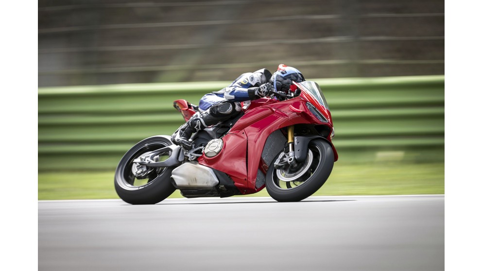 Ducati Panigale V4 S - Image 8