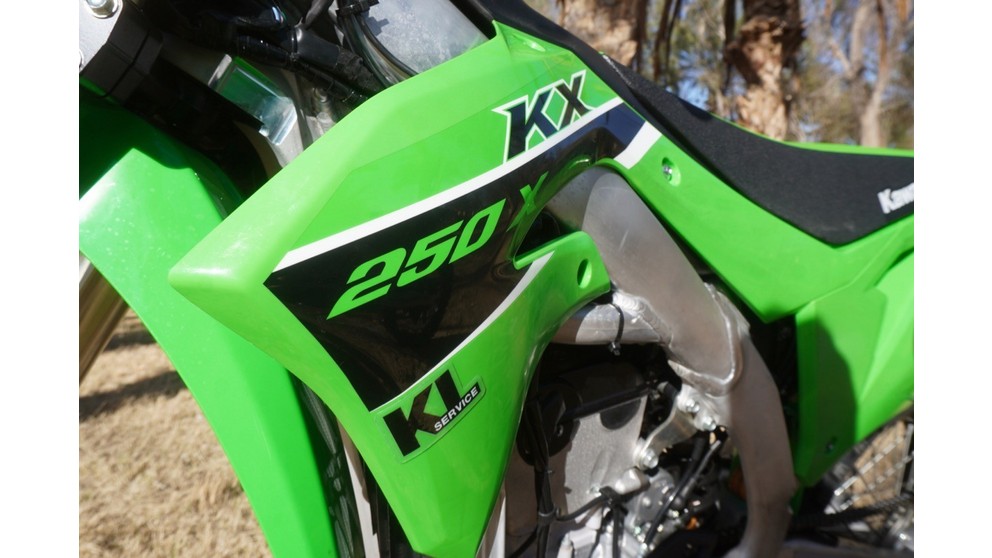 Kawasaki KX250X - Slika 23