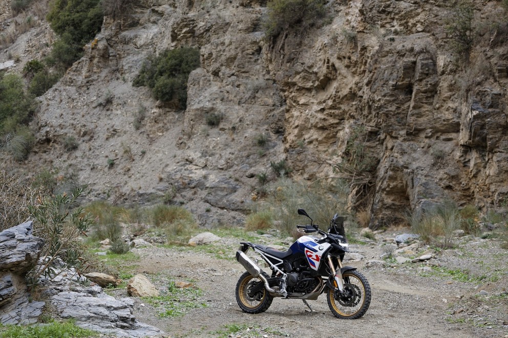 BMW F 900 GS ilk test 2024 - Resim 96