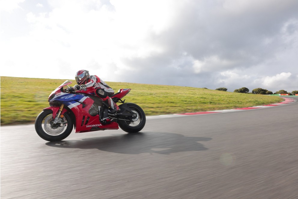 Honda CBR1000RR-R Fireblade 2024 - Bild 29