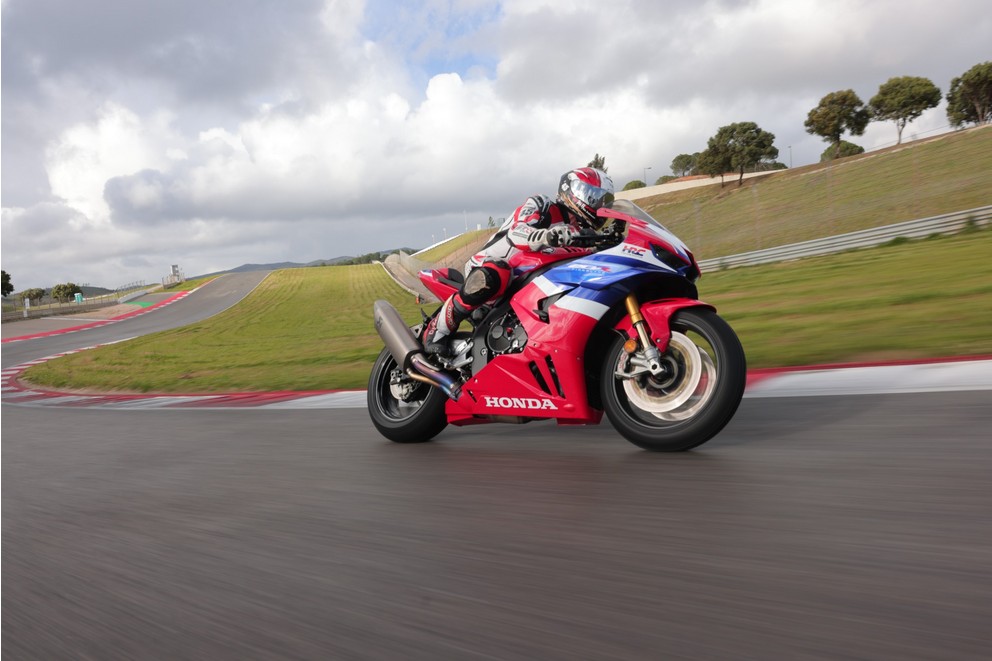 Honda CBR1000RR-R Fireblade 2024 - Bild 38