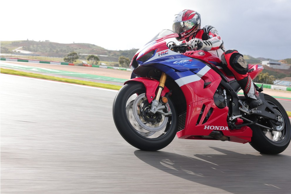 Honda CBR1000RR-R Fireblade 2024 - Bild 9