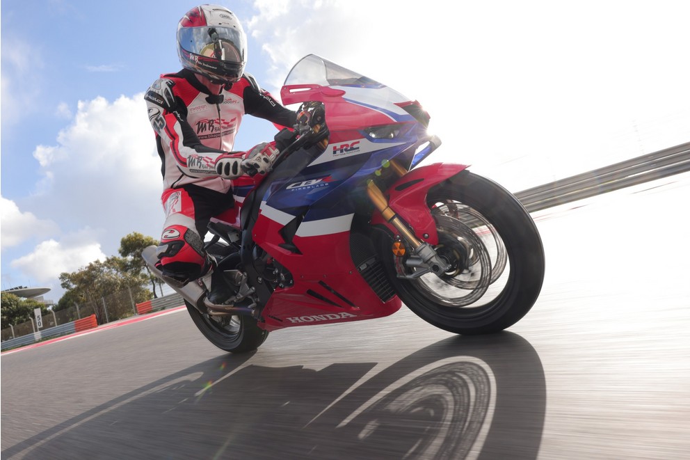 Honda CBR1000RR-R Fireblade 2024 - Bild 12