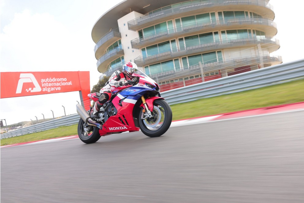 Honda CBR1000RR-R Fireblade 2024 - Bild 20