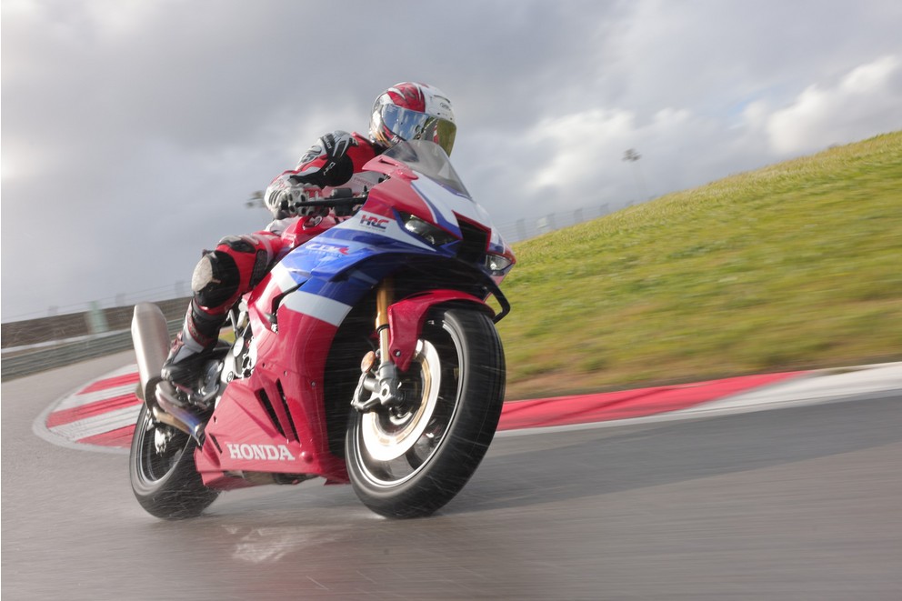 Honda CBR1000RR-R Fireblade 2024 - Bild 24