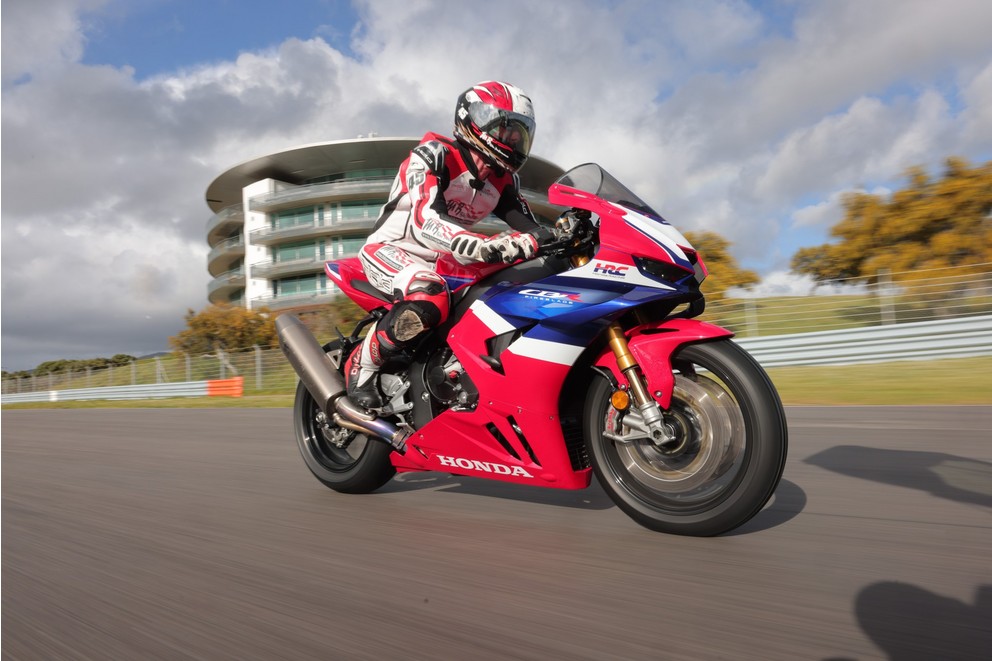 Honda CBR1000RR-R Fireblade 2024 - Bild 4