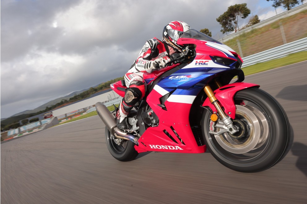 Honda CBR1000RR-R Fireblade 2024 - Bild 30