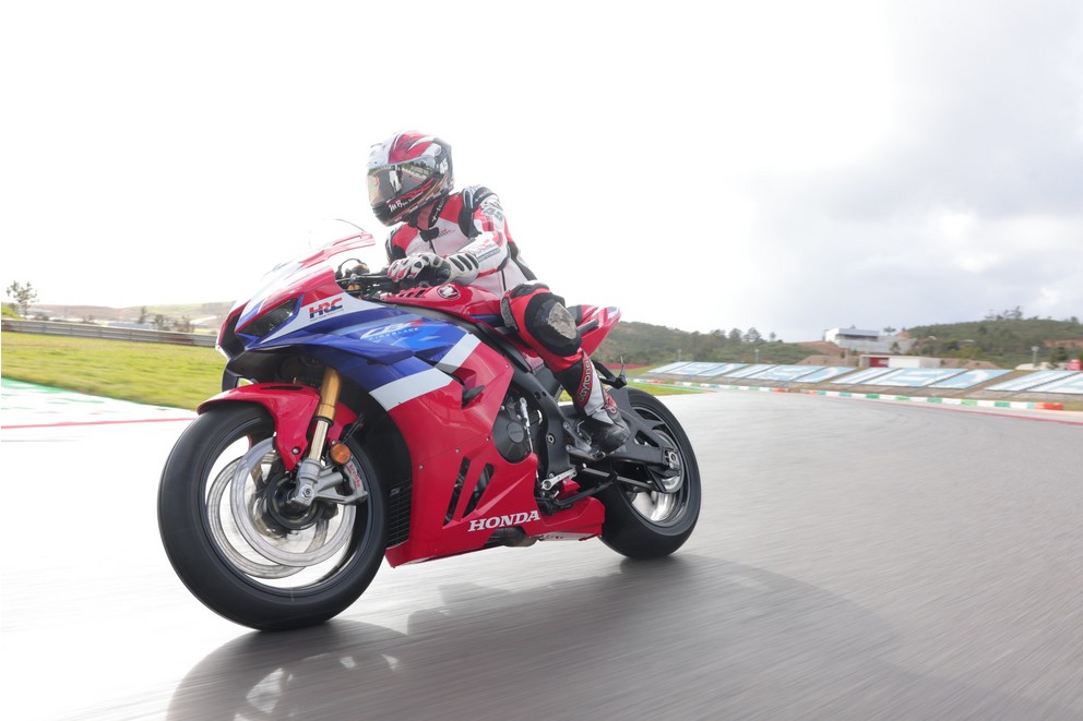 Honda CBR1000RR-R Fireblade 2024 - Bild 7