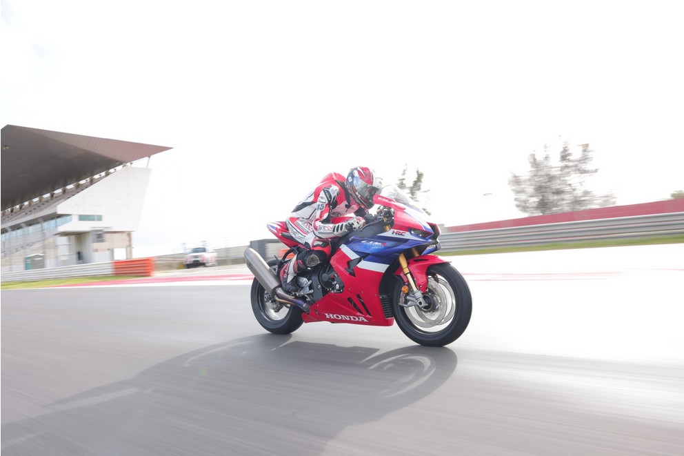 Honda CBR1000RR-R Fireblade 2024 - Bild 21