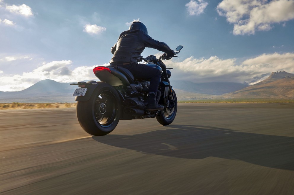 Triumph Rocket 3 R Storm a Rocket 3 GT Storm 2024 - Obrázek 4