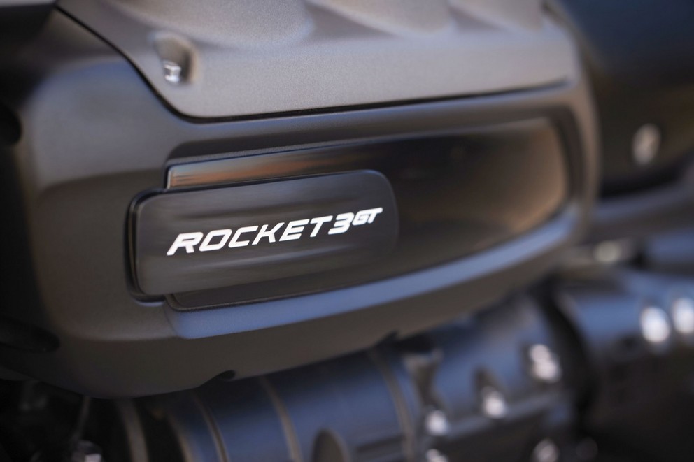 Triumph Rocket 3 R Storm och Rocket 3 GT Storm 2024 - Bild 11