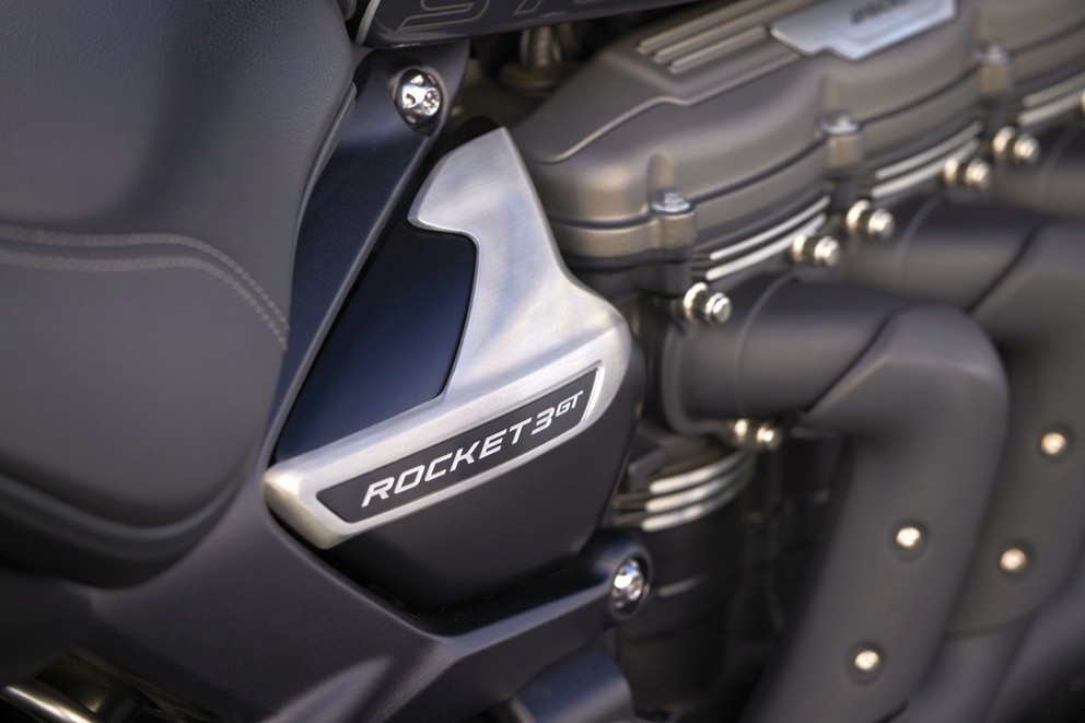 Triumph Rocket 3 R Storm och Rocket 3 GT Storm 2024 - Bild 30