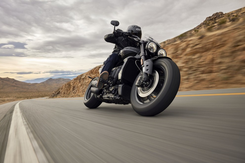 Triumph Rocket 3 R Storm und Rocket 3 GT Storm 2024 - Obraz 7